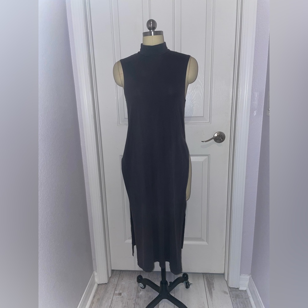 Groceries Apparel Long Gray Side Slit Sleeveless Top